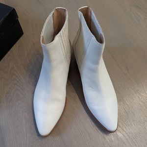 Club Monaco Ivory leather Petrah bootie